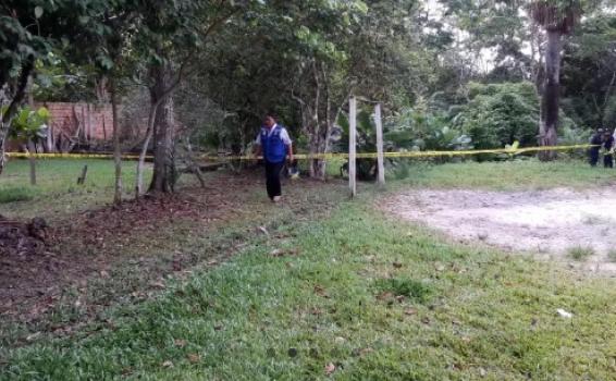 El macabro hallazgo se dio aproximadamente a las ocho de la mañana Mujer caminando por una zona acordonada por la policia
