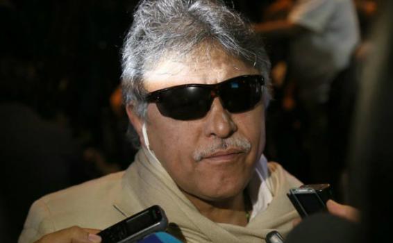 Santrich dando declaraciones a la prensa colombiana 