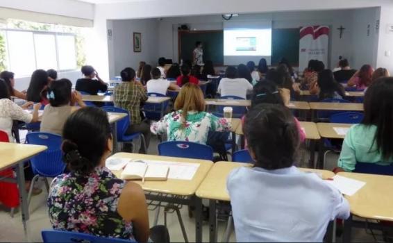 Personas en una capacitacion 