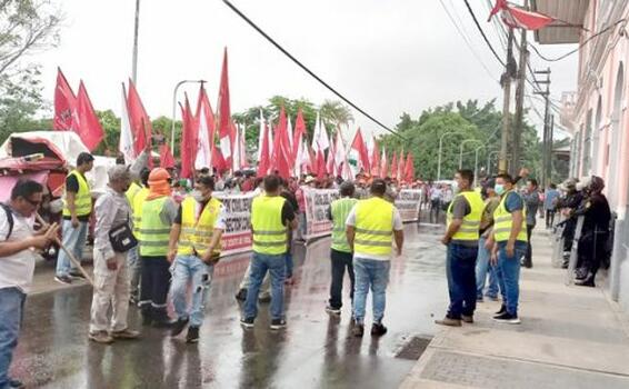 image for CGTP protesta frente a la Prefectura de Loreto