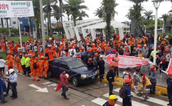 Personas en calle de Maynas en manifestaciones 