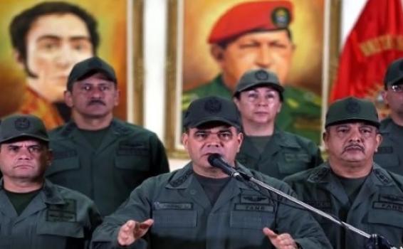 Militares venezolanos en una rueda de prensa