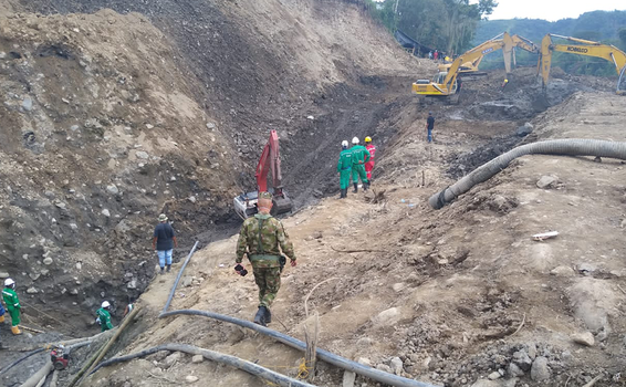 image for Cuerpos sin vida de los once mineros son rescatados