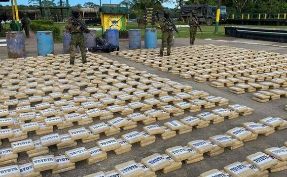image for Ejército y Armada incautan 2 toneladas de droga en el Putumayo