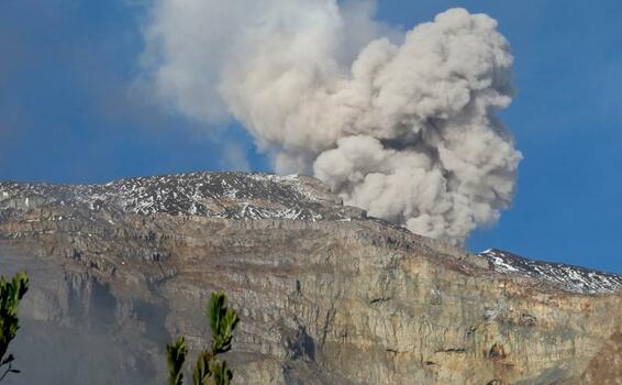 image for  Volcán Nevado del Ruiz continúa "inestable
