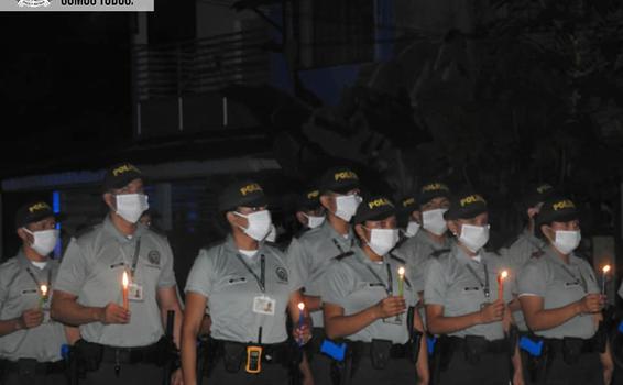 image for Comando Departamento de Policía Amazonas en la noche de la velitas