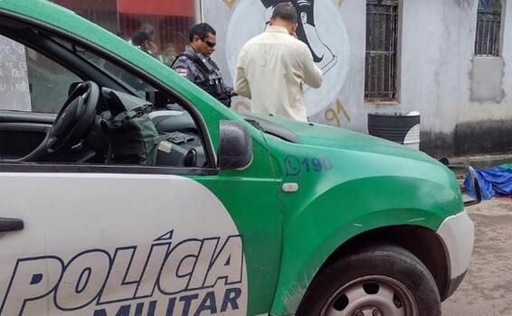 image for Homem é morto a tiros por grupo de criminosos