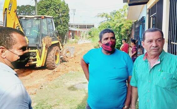 image for Prefeito vistoriando algumas obras que estão sendo executadas 