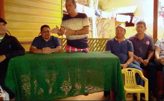 Prefeito Saul em reunion com os moradores da Rua Noemia Garzon