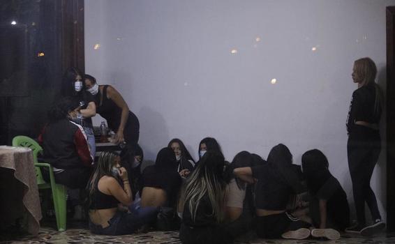 Policía detiene a 61 personas e incauta armas y droga image for Policía detiene a 61 personas e incauta armas y droga