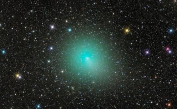 Imagen de un cometa en el espacio