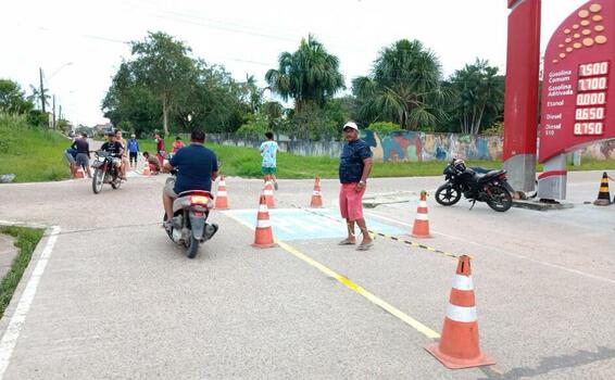 image for Trabalho de demarcação com sinalização horizontal nas vias da cidade