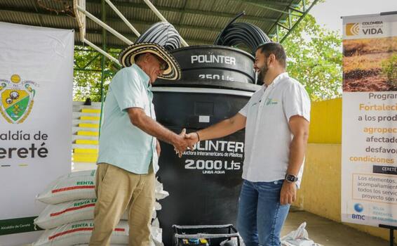 Entregan tanques de agua y equipos a 50 productores agrícolas de Cereté image for Entregan tanques de agua y equipos a 50 productores agrícolas de Cereté