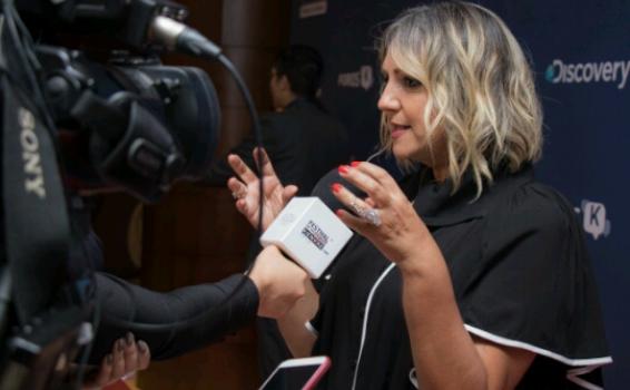 Presidente y fundadora del portal Kienyke siendo entrevistada