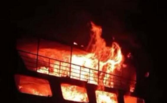 image for Incendio en la embarcación Isabel II