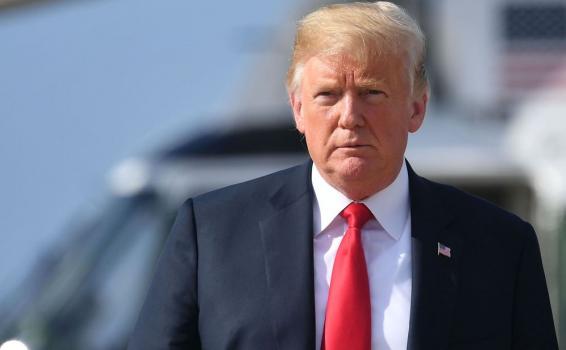 EEUU abate al terrorista de Al Qaeda, Yamal al Badawi Presidente Trump caminando