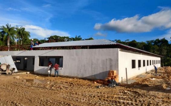 Trabalhos de construcao em escola