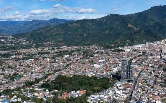 image for Acosador en moto persigue niñas a la salida del colegio del Tolima