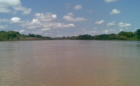 image for Piratas do Rio assaltam balsa levando ambulância fluvial