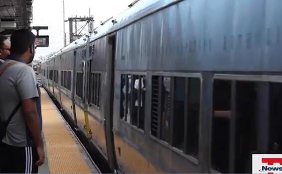 image for 1980s-era LIRR trains back with nostalgia