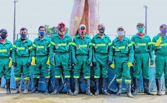 image for Novos uniformes aos homens que fazem a limpeza da nossa / Atalaia