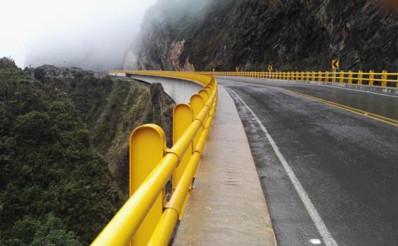 Puentes en autopistas en Colombia