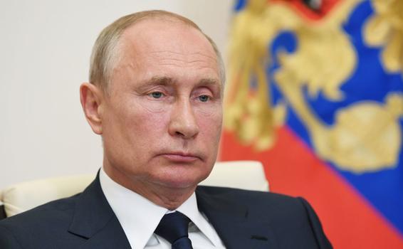 image for Putin invita a los extranjeros a ir a vacunarse a Rusia