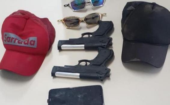 image for Apreenderam  duas armas de brinquedo com dois adolescentes