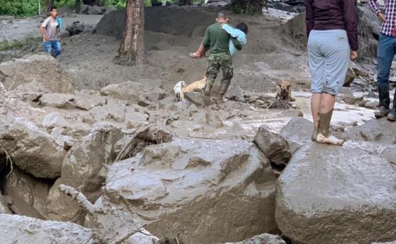 image for Desbordamiento de río en Tolima deja siete muertos y ocho desaparecidos 