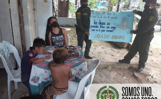 LA POLICÍA NACIONAL REALIZA ACTIVIDADES DE PREVENCIÓN Y EDUCACIÓN CIUDADANA LA POLICÍA NACIONAL REALIZA ACTIVIDADES DE PREVENCIÓN Y EDUCACIÓN CIUDADANA