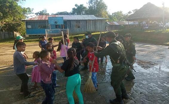 DIA DE LA NIÑEZ EN EL AMAZONAS DIA DE LA NIÑEZ EN EL AMAZONAS