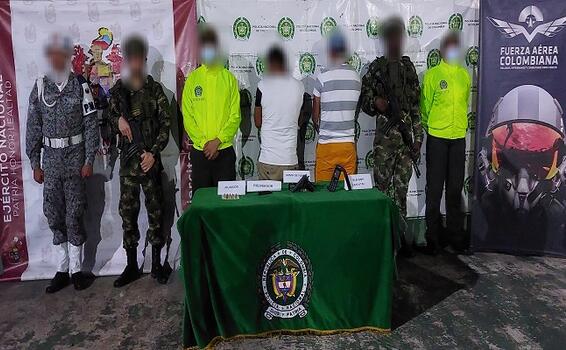 CAPTURA DE DOS SUJETOS POR EL DELITO DE TENTATIVA DE HOMICIDIO Y DESPLAZAMIENTO FORZADO EN AREA NO MUNICIPALIZADA DEL AMAZONAS CAPTURA DE DOS SUJETOS POR EL DELITO DE TENTATIVA DE HOMICIDIO Y DESPLAZAMIENTO FORZADO EN AREA NO MUNICIPALIZADA DEL AMAZONAS