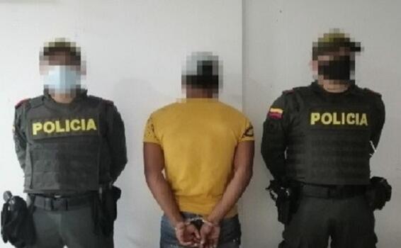 POLICIA CAPTURA SUJETO CON 40 DOSIS DE MARIHUANA POLICIA CAPTURA SUJETO CON 40 DOSIS DE MARIHUANA