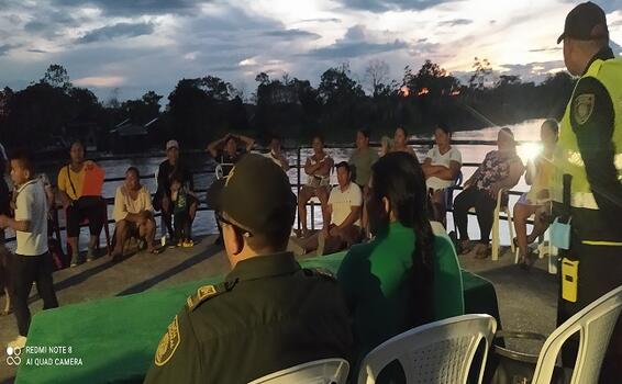POLICÍA NACIONAL DESARROLLA ENCUENTRO COMUNITARIO EN EL BARRIO VICTORIA REGIA POLICÍA NACIONAL DESARROLLA ENCUENTRO COMUNITARIO EN EL BARRIO VICTORIA REGIA