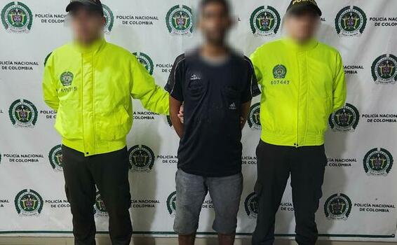 POLICÍA CAPTURO A SUJETO QUE SERÍA EL RESPONSABLE DE VARIOS HURTOS EN LA VÍA LETICIA – TARAPACÁ POLICÍA CAPTURO A SUJETO QUE SERÍA EL RESPONSABLE DE VARIOS HURTOS EN LA VÍA LETICIA – TARAPACÁ