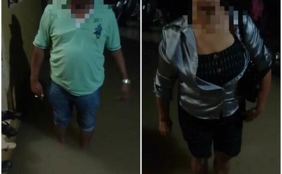 Com os pés dentro d´água, em vídeos moradores do Vila Verde reclamam de alagamentos Com os pés dentro d´água, em vídeos moradores do Vila Verde reclamam de alagamentos