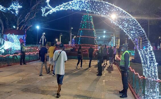 POLICÍA GARANTIZA LA SEGURIDAD DURANTE LAS COMPRAS NAVIDEÑAS