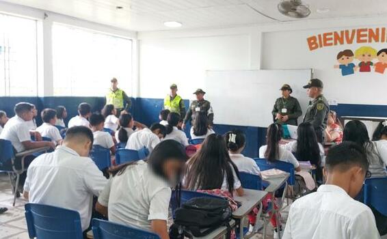 AUTORIDADES HALLARON ESTUPEFACIENTES Y ELEMENTOS NO PERMITIDOS EN LAS AULAS DE CLASE AUTORIDADES HALLARON ESTUPEFACIENTES Y ELEMENTOS NO PERMITIDOS EN LAS AULAS DE CLASE
