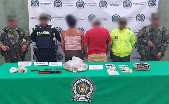 UNA MUJER Y UN HOMBRE CAPTURADOS EN ALLANAMIENTO DE LA POLICÍA EN LETICIA UNA MUJER Y UN HOMBRE CAPTURADOS EN ALLANAMIENTO DE LA POLICÍA EN LETICIA