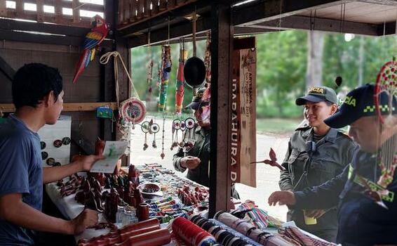 POLICÍA GARANTIZA LA SEGURIDAD EN LOS SITIOS TURÍSTICOS DEL AMAZONAS ESTE FIN DE AÑO POLICÍA GARANTIZA LA SEGURIDAD EN LOS SITIOS TURÍSTICOS DEL AMAZONAS ESTE FIN DE AÑO