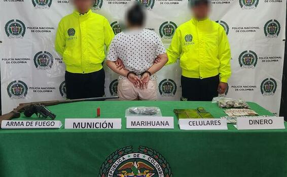 MUJER FUE CAPTURADA CON IMPORTANTE MATERIAL ILÍCITO EN SU VIVIENDA MUJER FUE CAPTURADA CON IMPORTANTE MATERIAL ILÍCITO EN SU VIVIENDA
