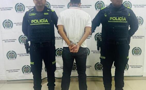 La Policía Nacional captura a ciudadano por daño a bien ajeno La Policía Nacional captura a ciudadano por daño a bien ajeno