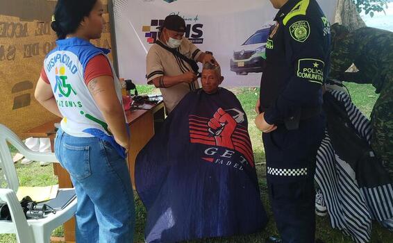 Policía Nacional del Amazonas fortalece la unión con la comunidad a través de jornada social en Puerto Nariño