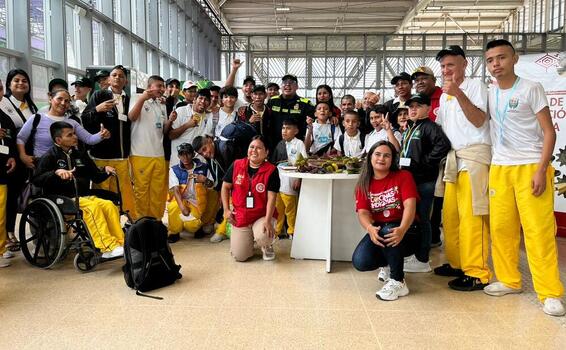 La Policía Nacional recibió con alegría a delegación del Meta en el Amazonas