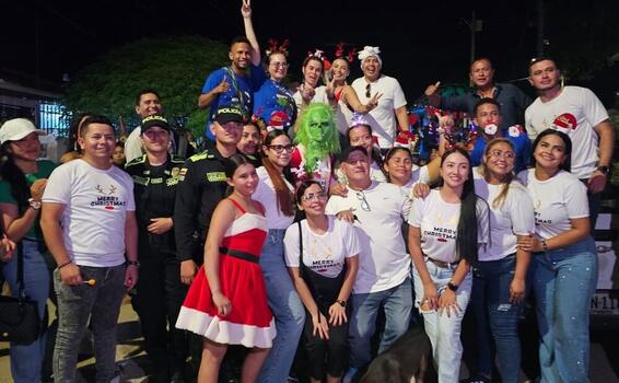 POLICÍA NACIONAL AVANZA EN LA RUTA NAVIDEÑA EN EL BARRIO 11 DE NOVIEMBRE
