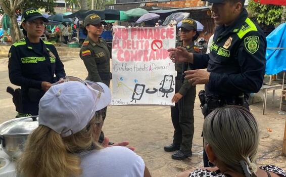 Gestores de Seguridad adelantan charlas preventivas contra la compra de celulares hurtados en el Malecón Turístico y zonas comerciales Gestores de Seguridad adelantan charlas preventivas contra la compra de celulares hurtados en el Malecón Turístico y zonas comerciales