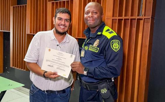 La Policía Nacional en el Amazonas participa en acto de reconocimiento liderado por la Alcaldía de Leticia La Policía Nacional en el Amazonas participa en acto de reconocimiento liderado por la Alcaldía de Leticia