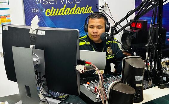 Radio Policía Leticia 98.9 FM fortalece la prevención y la convivencia ciudadana