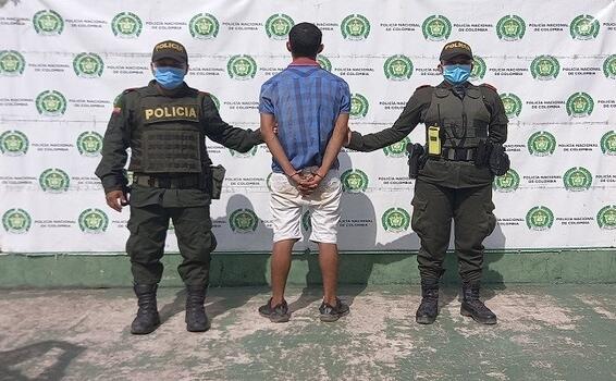 CAPTURADO EN LETICIA UN HOMBRE POR HURTAR UN CELULAR CAPTURADO EN LETICIA UN HOMBRE POR HURTAR UN CELULAR