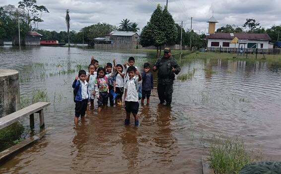 POLICÍA GARANTIZA LA SEGURIDAD CIUDADANA EN LAS ZONAS NO MUNICIPALIZADAS DEL AMAZONAS POLICÍA GARANTIZA LA SEGURIDAD CIUDADANA EN LAS ZONAS NO MUNICIPALIZADAS DEL AMAZONAS